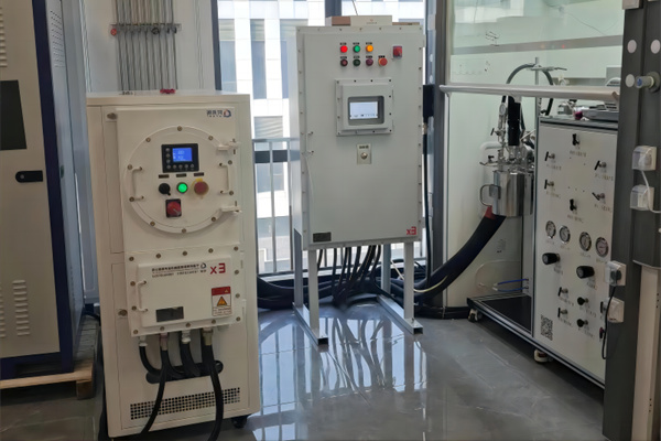 高低溫控溫設(shè)備是如何實現(xiàn)精準(zhǔn)控溫的？